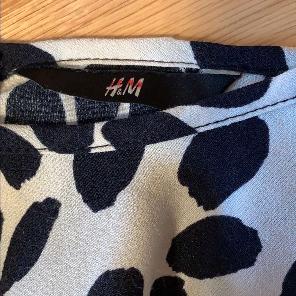 H&M Polka dot Peplum top Back zip - Picture 5 of 16